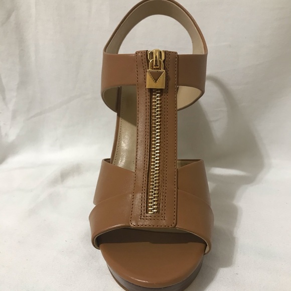 MICHAEL KORS
Berkley T-Strap Platform  Sandals - Picture 9 of 10